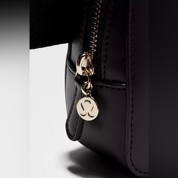 BNWT Lululemon Alternative Leather Black Pouch with Lululemon Storage Bag! - Picture 4 of 10